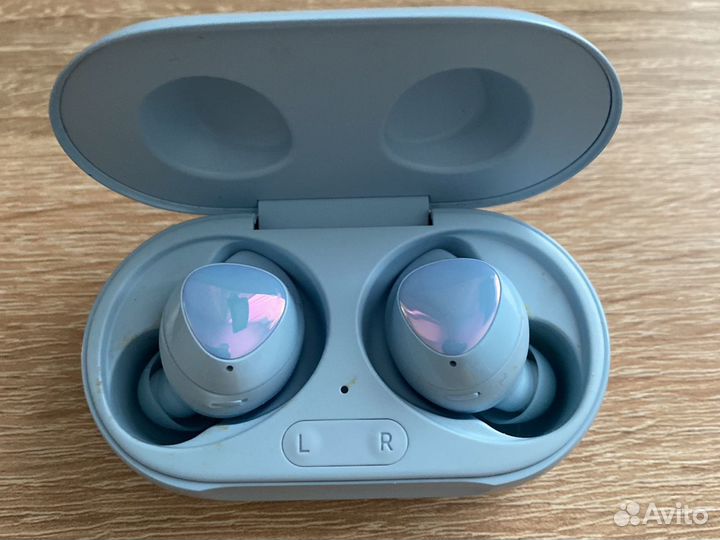 Беспроводные наушники samsung buds