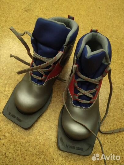 Лыжные ботинки детские 32 р + лыжи