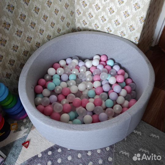 Сухой бассейн с шариками