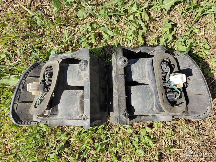 Задние стопы Mitsubishi Delica комплект