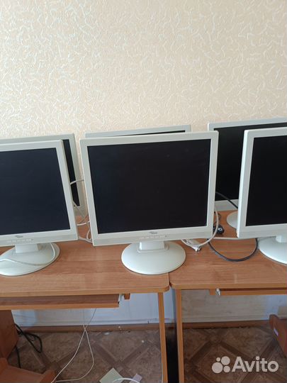 Продаются мониторы