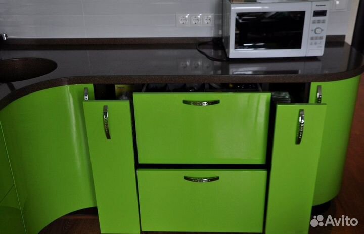 Кухонный гарнитур в стиле модерн