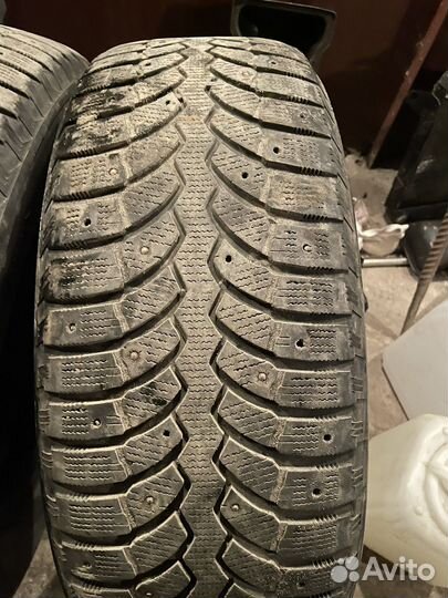 Bridgestone Blizzak Spike-01 245/65 R17 111T