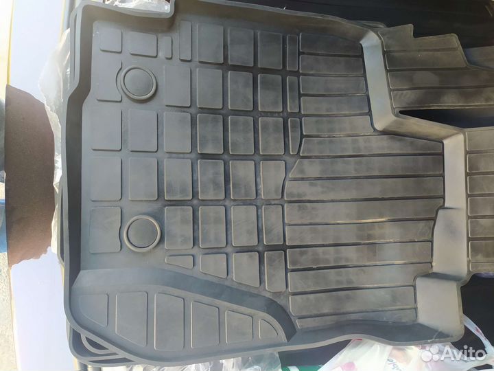 Автомобильные коврики резиновые