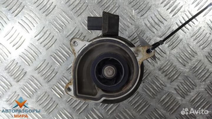 Помпа Volkswagen Golf Plus 2 2010 03C121004