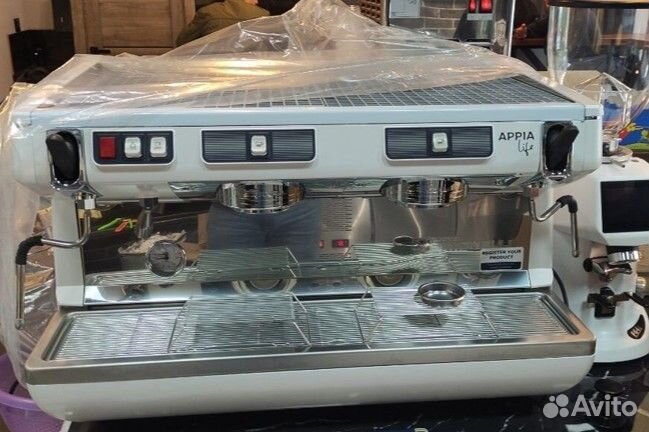 Кофемашина Nuova Simonelli белая (2 GRS)