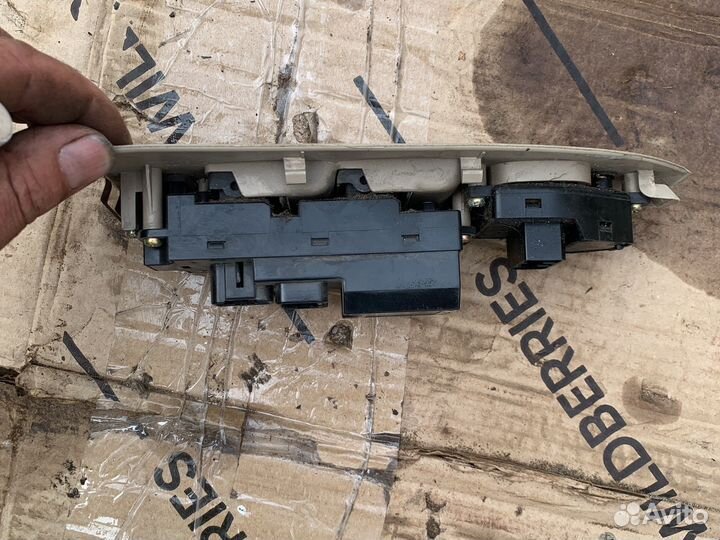 Блок управления стеклоподъемниками mazda familia