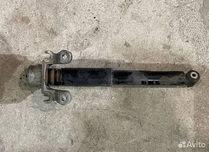 Стойка амортизатора задняя Volvo Xc60 2019