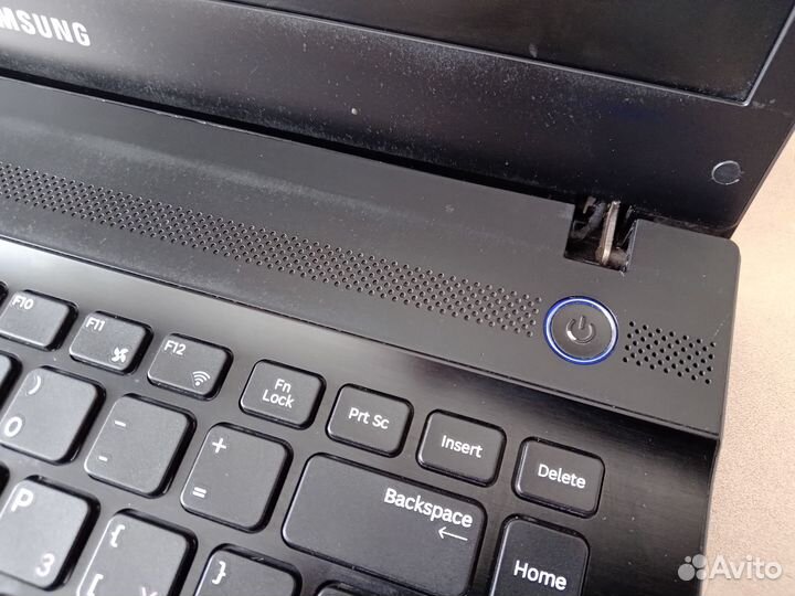 Ноутбук Samsung NP-300 V 4