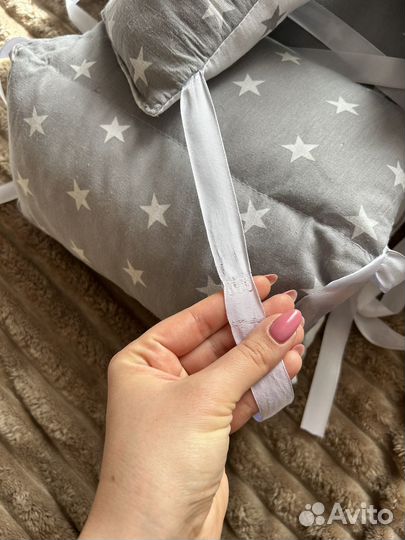 Бортики в детскую кроватку серые