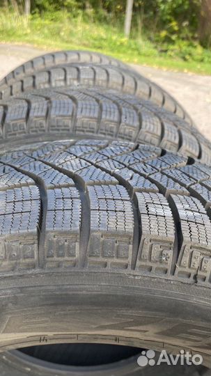 Pirelli Ice Zero 215/60 R16
