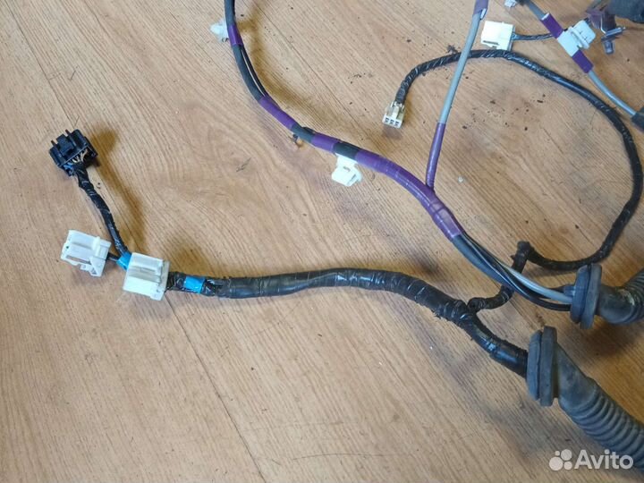 Проводка крышки багажника Субару Трибека рестайл