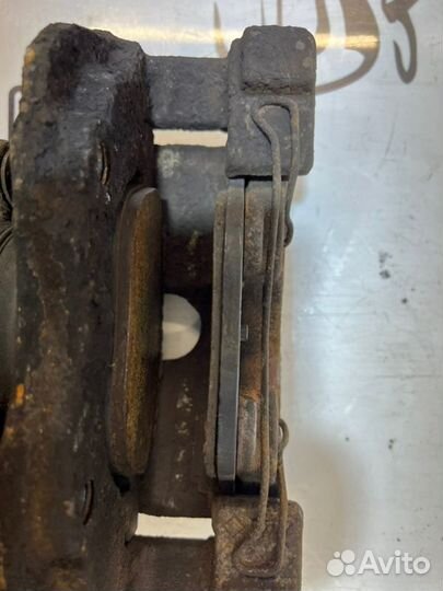 Суппорт передний левый Ford Focus 3 CB8 1.6L