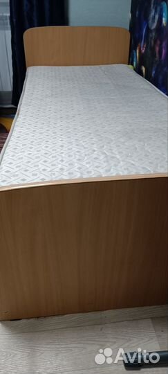 Кровать односпальная с матрасом бу