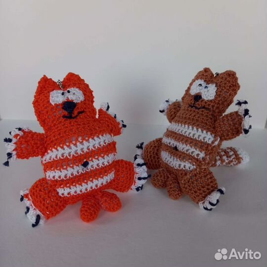 Вязаный брелок