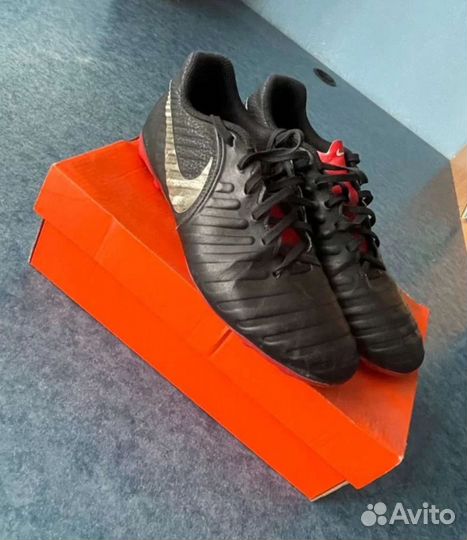 Футбольные бутсы nike