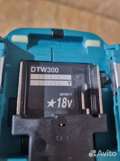 Аккумуляторный ударный гайковерт Makita DTW300Z