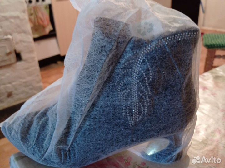 Продам босоножки