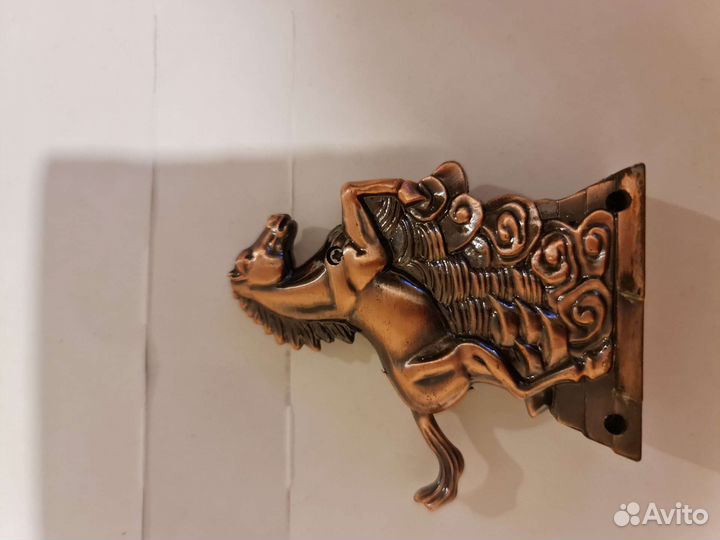 Зажигалка лошадь