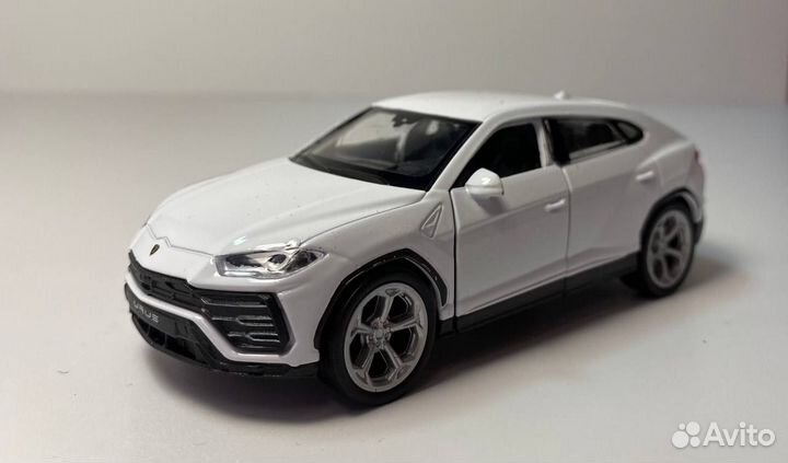 Машинка игрушка Lamborghini Urus