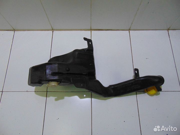 Бачок омывателя Chrysler Voyager RG/RS 2000-2008