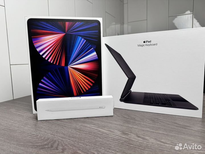 iPad pro 12.9 2021 256gb +Magic Keyboard + Pencil