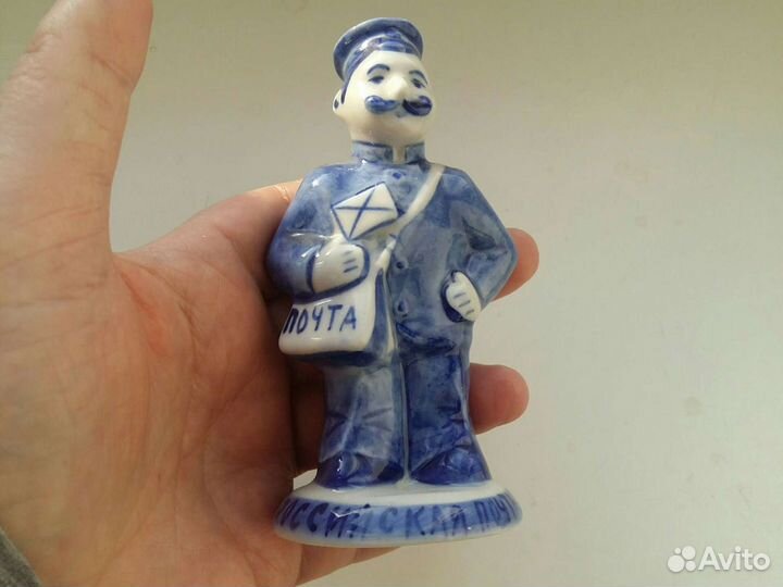 Статуэтка / Почтальон / Фарфор / Гжель