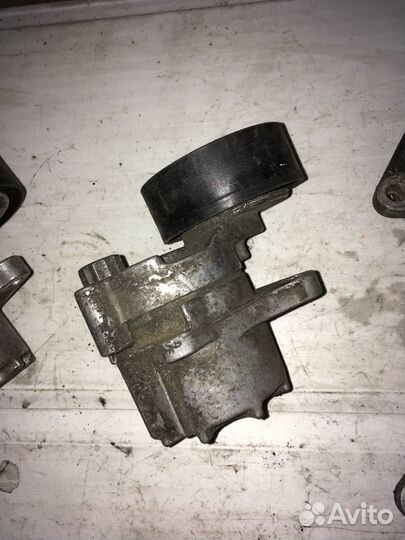 Натяжной ролик Mercedes 2.2cdi / 2.7cdi