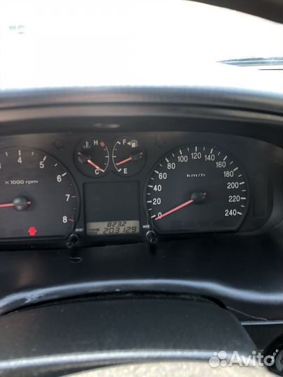 Hyundai Sonata 2.0 МТ, 2006, 203 000 км