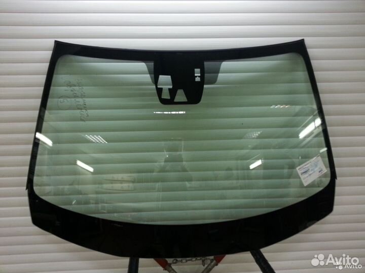 Cтекло лобовое Тойота Краун