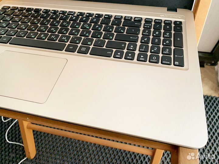 Ноутбук Asus 15.6 4 Ядра / SSD 256GB + Сумка, Мышк