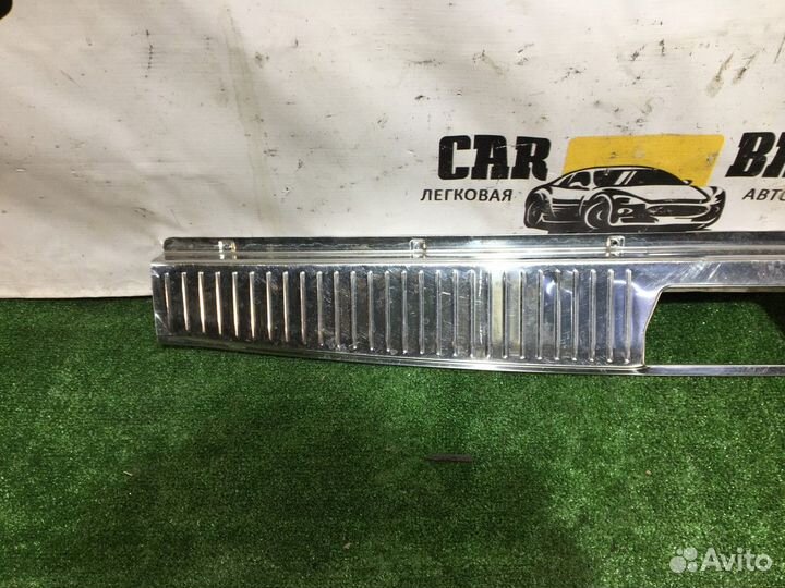 Накладка багажника задняя Mercedes-Benz E-class