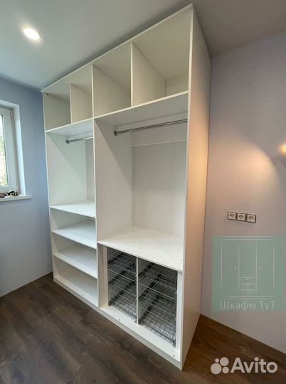 Узкий шкаф
