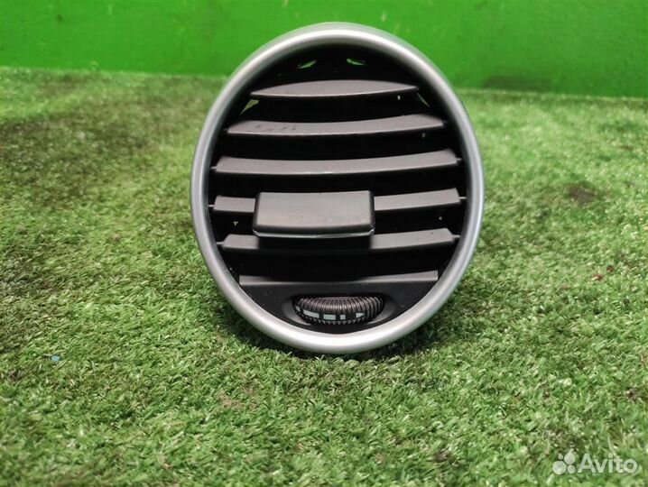 Дефлектор торпедо центральный Mercedes Benz ML W1