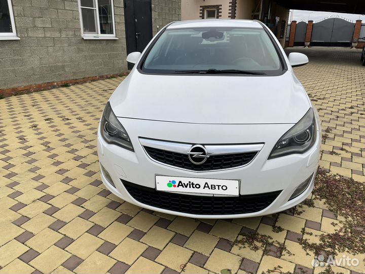 Opel Astra 1.4 AT, 2011, 100 000 км