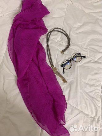 Шарф фуксия подвеска и очки
