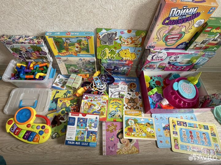 Игрушки пакетом пазлы книги