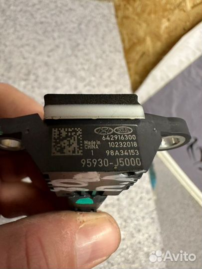 Датчик удара передний левый Genesis G70 2.0 G4KL