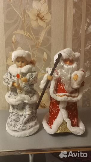 Дед мороз и снегурочка поют