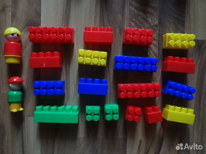 Пакетом Конструкторы,Футбол, Машинки, все за