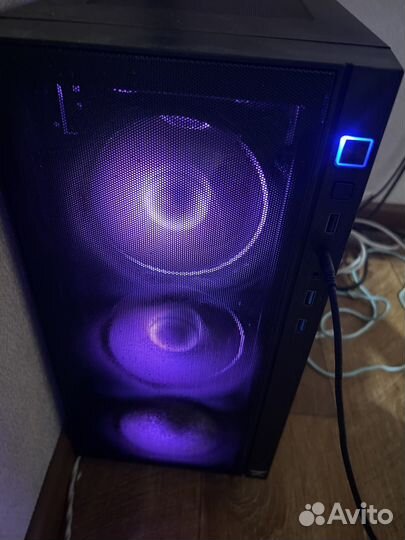 Игровой компьютер со всеми девайсами