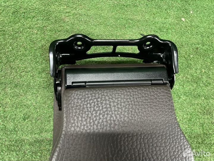 Подлокотник Mercedes-Benz A-Class