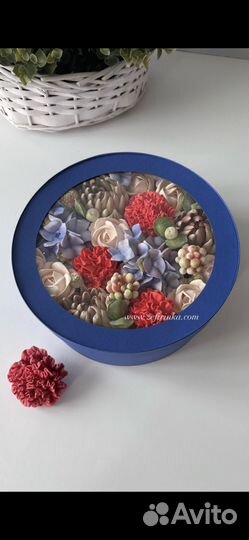 Шляпная коробка с окном