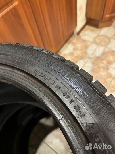 Gislaved Nord Frost 200 235/45 R18 98T