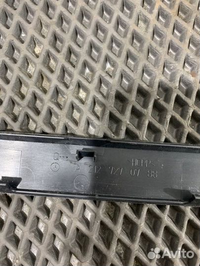 Накладка декоративная передняя левая Mercedes-Benz