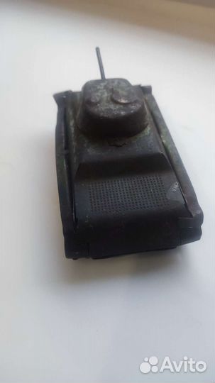 Игрушка танк инерционный СССР