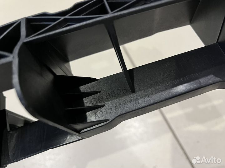 Поперечная консоль Mercedes W212 новая