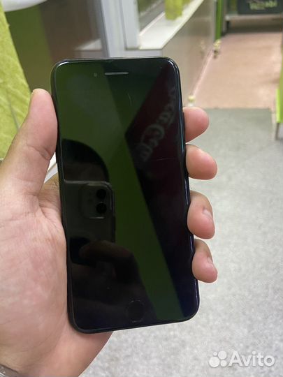 Телефон iPhone 7