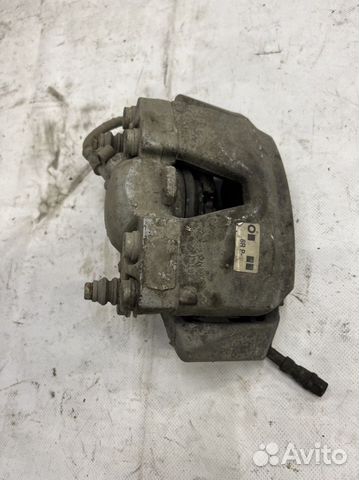 Передний правый тормозной супорт audi q5 8r