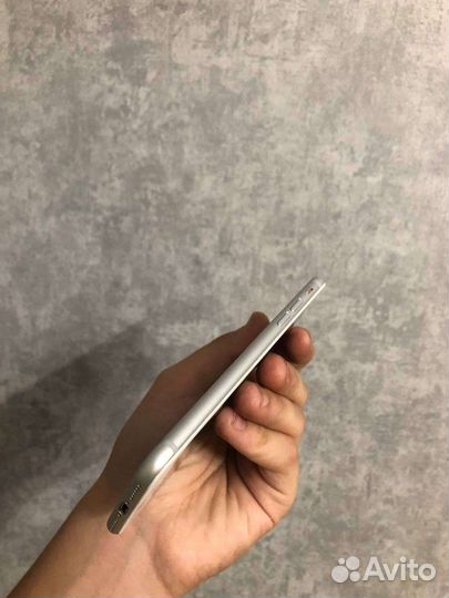 Телефон iPhone 7 32гб